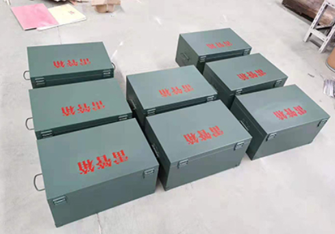 临高炸药箱和雷管箱一般是怎么存放的？