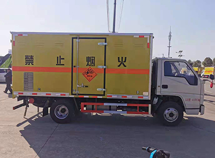 临高爆破器材运输车工人安全操作规范与智能技术保障